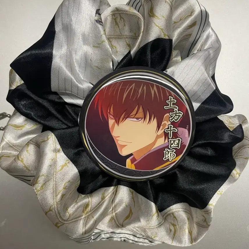 [BUNJANG] Hijikata Can Badge &amp; Hair Tie Set / 9/1까지)히지카타 캔뱃지