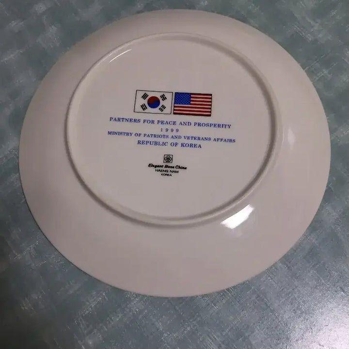 [BUNJANG] 1999 Partnership for Peace and Prosperity Commemorative Plate / 1999 평화와 번영을 위한 파트너십 기념 접시