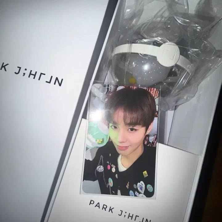 [BUNJANG] Park Jihoon Lightstick Unused with Photocard / 박지훈 응원봉 뽑봉 미사용 제품 판매 포카 포함