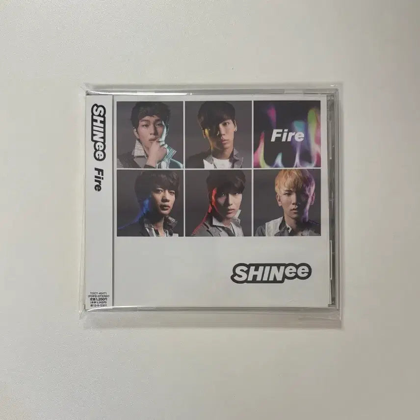 [BUNJANG] SHINee Onew Fire Japan Album Photocard and Sticker Set / 샤이니 일본앨범 Fire (온유포카+스티커)