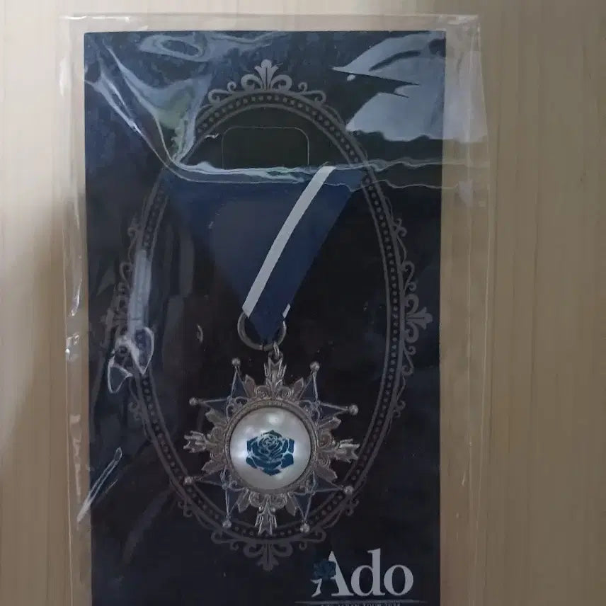 [BUNJANG] Ado Mona Lisa VIP Brooch / Ado 모나리자 vip브로치