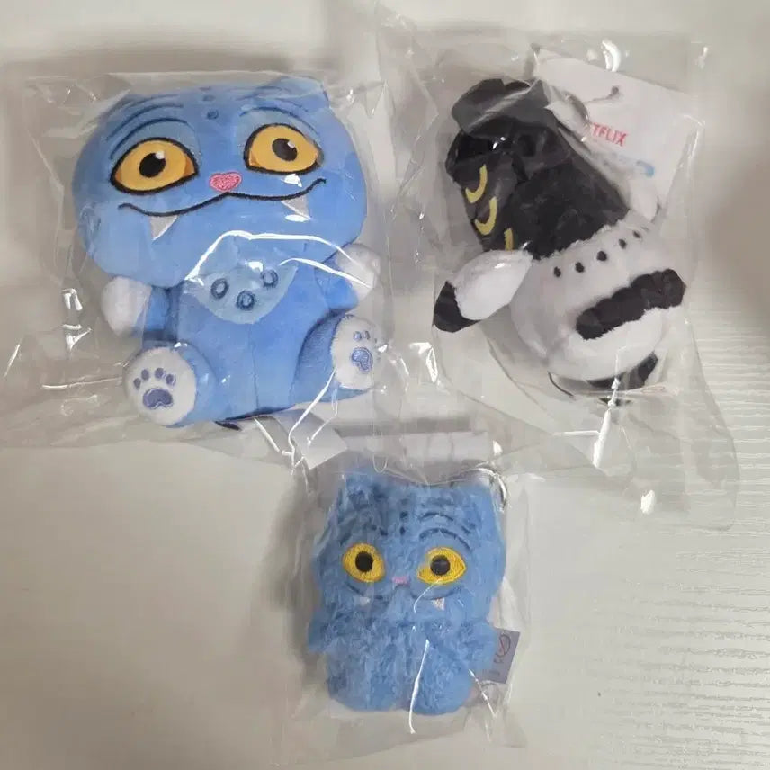 [BUNJANG] K-Pop Character Netflix Pop-up Store 3-Piece Doll Set (Sealed) / 케데헌 넷플릭스 팝업스토어 인형 3종 미개봉