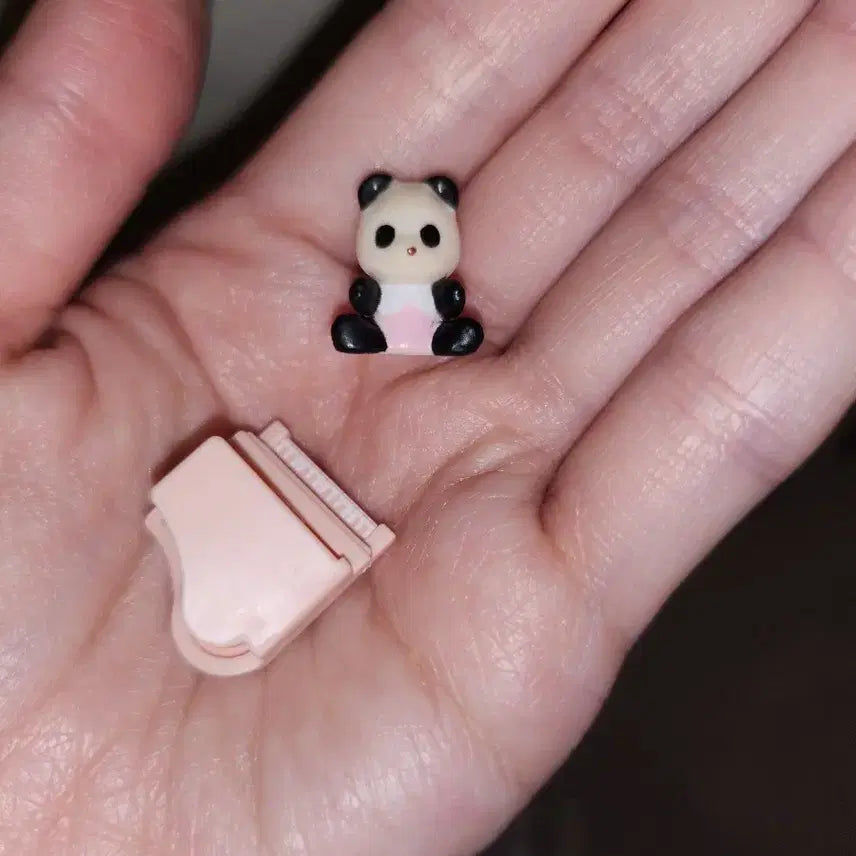 [BUNJANG] Miniature Sylvanian Families Gacha Panda Figure / 초미니 실바니안 피규어 가챠 팬더