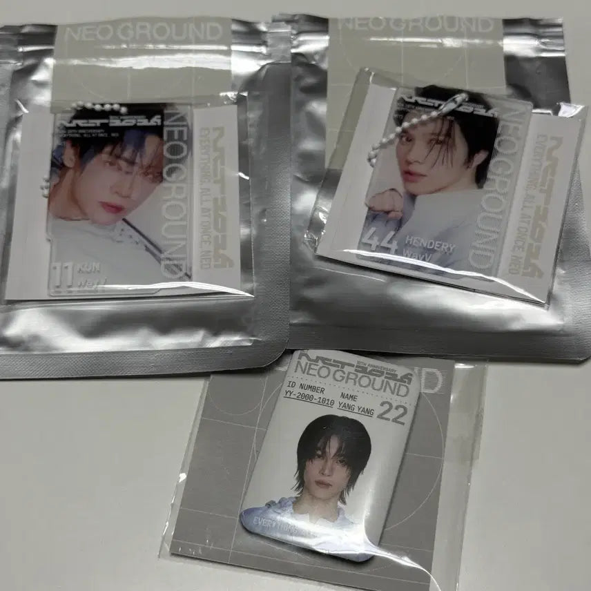 [BUNJANG] WayV Lenticular, ID Badge Bundle Set / 웨이션 렌티큘러, ID 뱃지 일괄양도