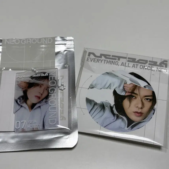 [BUNJANG] NCT 127 Yuta Lenticular Popup Entry Badge Bundle Set / NCT127 유타 렌티큘러, 팝업 입장 뱃지