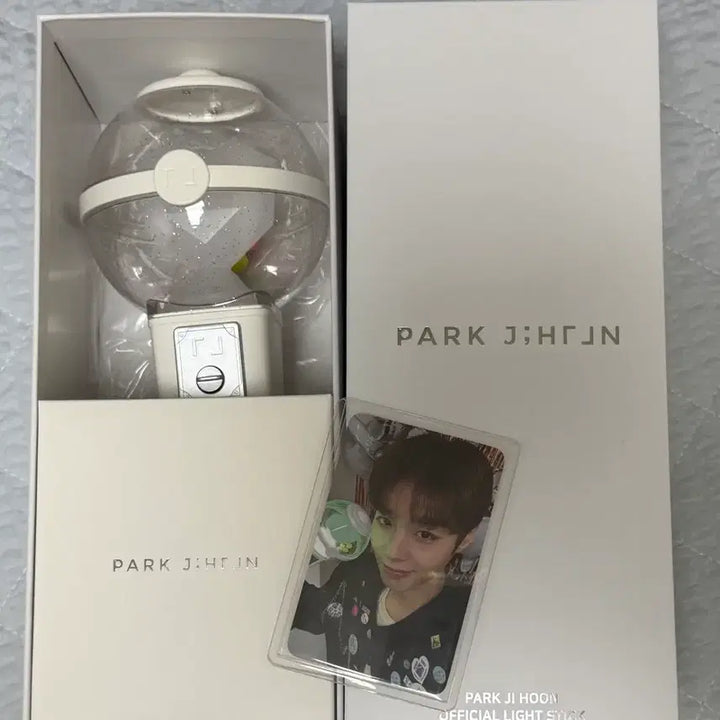 [BUNJANG] Park Ji Hoon Lightstick Photocard Set / 박지훈 응원봉 뽑봉 포토카드 포함 팝니다