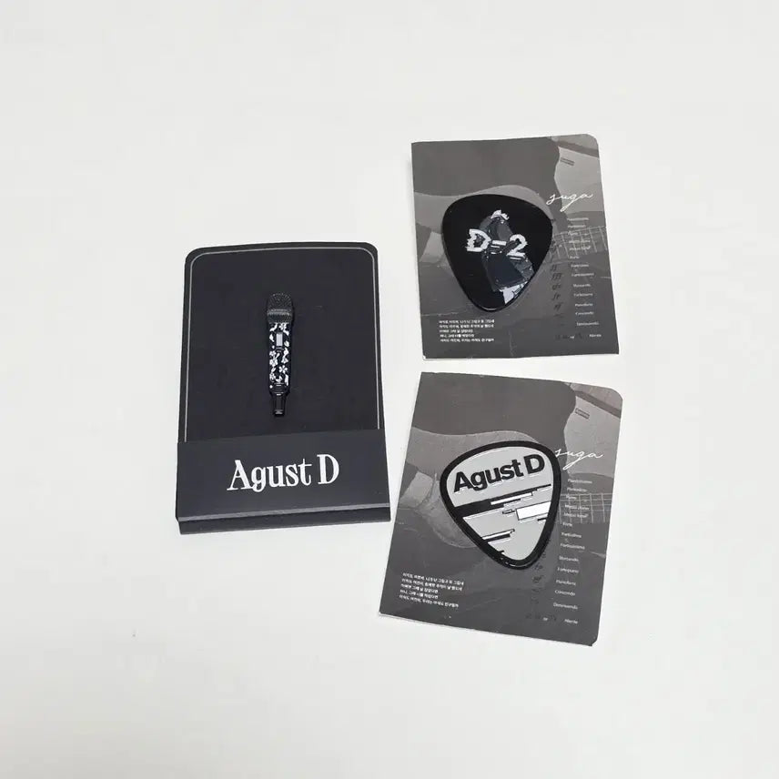 [BUNJANG] BTS Suga Guitar Pick &amp; Microphone Badge Set / all) 슈가 뱃지 방탄 민윤기 기타피크 마이크 suga bts badge