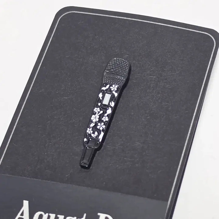 [BUNJANG] BTS Suga Guitar Pick &amp; Microphone Badge Set / all) 슈가 뱃지 방탄 민윤기 기타피크 마이크 suga bts badge