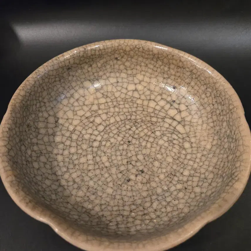 [BUNJANG] Northern Song Dynasty Ge Ware Flower Pattern Tea Bowl / 북송 가요 능화형 다완