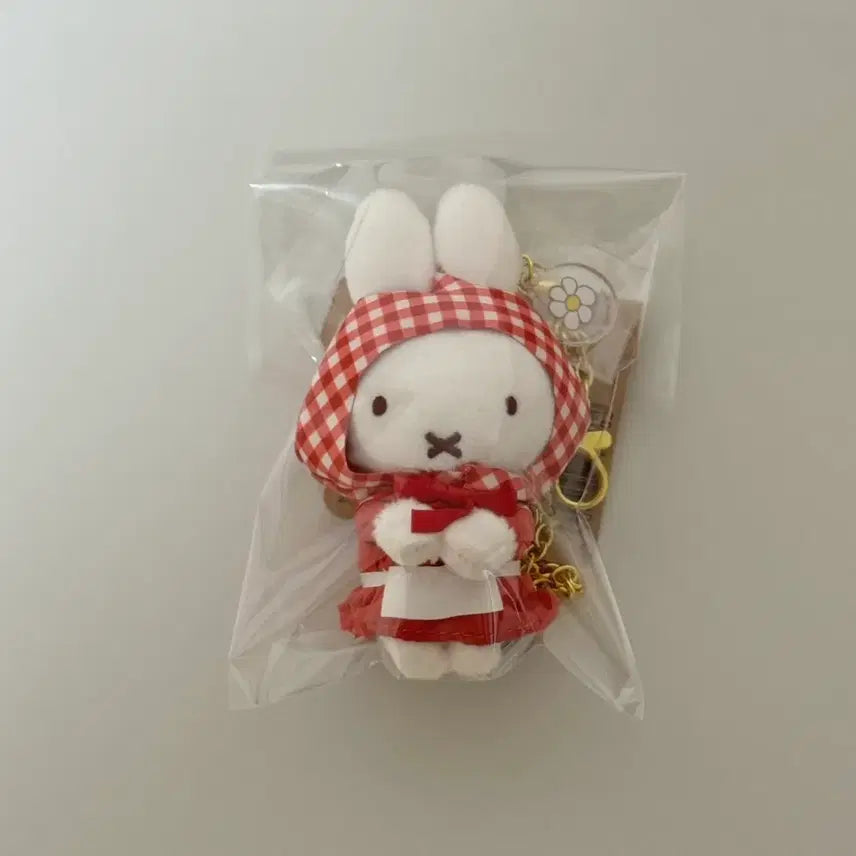 [BUNJANG] Miffy Strawberry Charm Keychain (Japan Limited Edition) / 일본미피 딸기 인형 키링