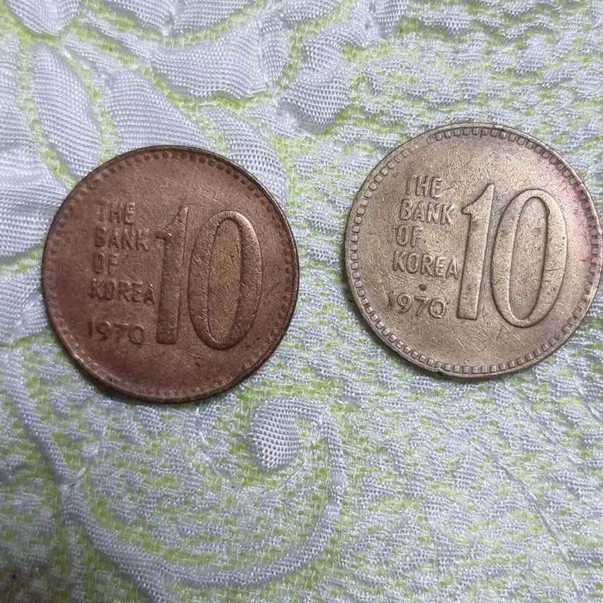 [BUNJANG] 10 Won Coin Set - Brass and Red Brass (1970s) / 10원 동전  황동  적동