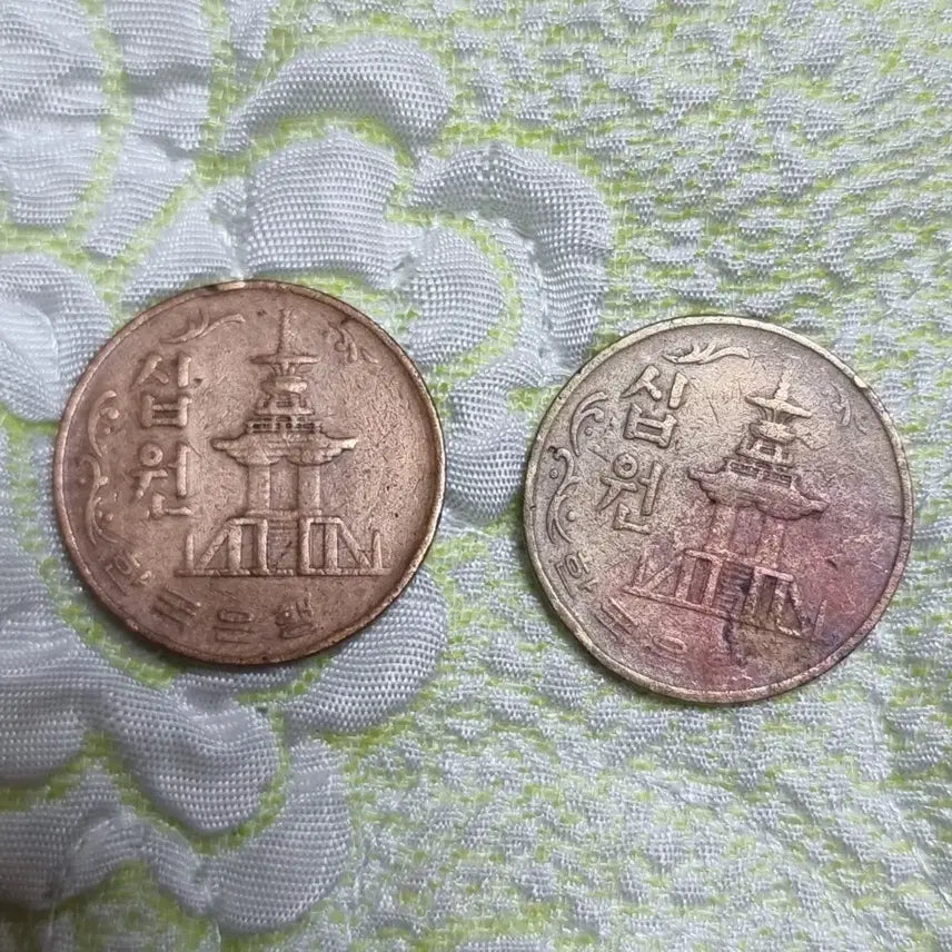 [BUNJANG] 10 Won Coin Set - Brass and Red Brass (1970s) / 10원 동전  황동  적동