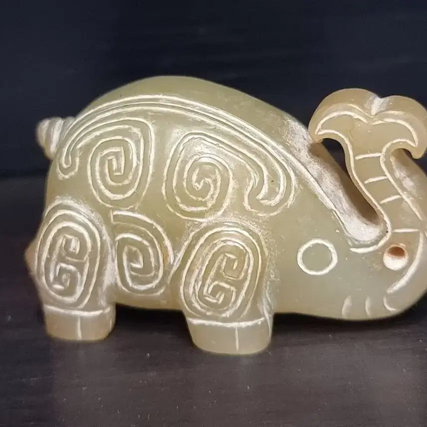 [BUNJANG] Antique Elephant Jade Carving (Yellow Jade &amp; White Jade) / 오래된 코끼리 옥 조각품 황옥 청백옥