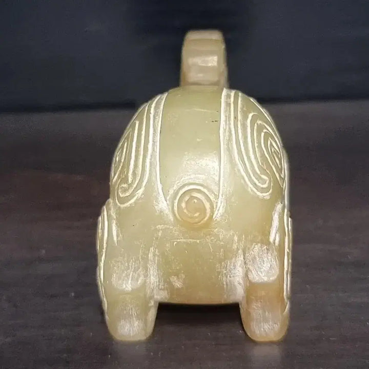 [BUNJANG] Antique Elephant Jade Carving (Yellow Jade &amp; White Jade) / 오래된 코끼리 옥 조각품 황옥 청백옥