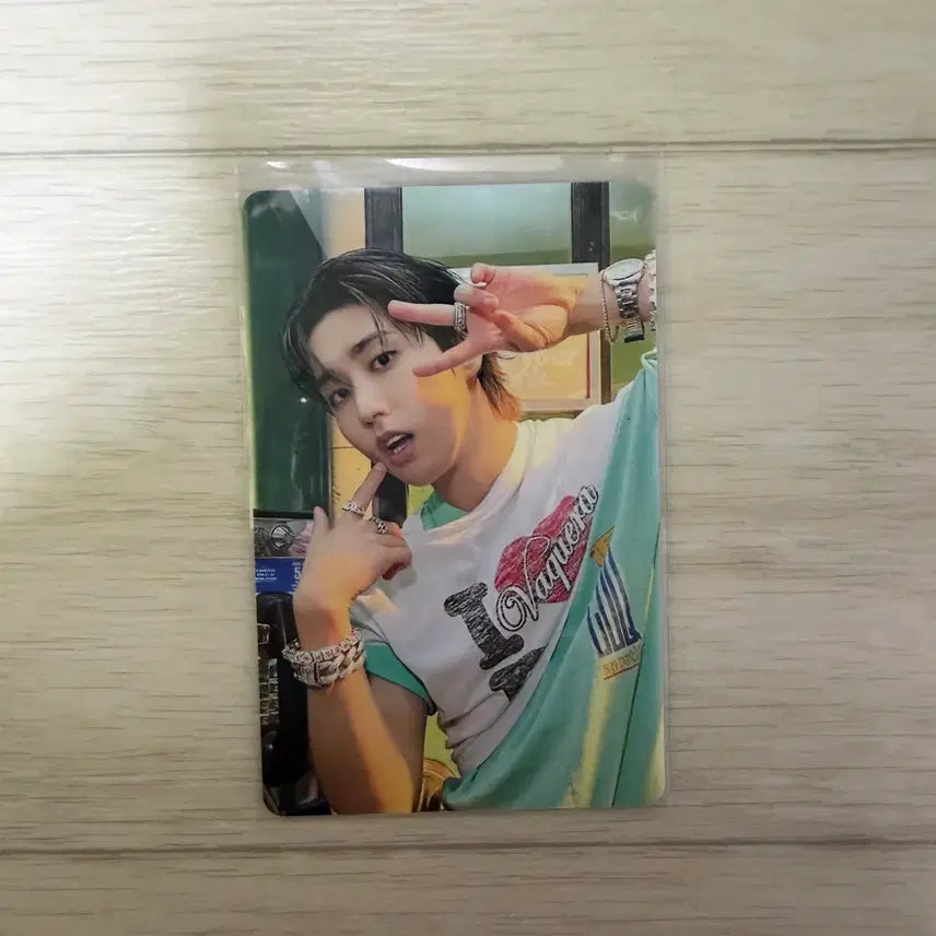 [BUNJANG] Stray Kids HAN "All About Luv" Pop-Up T-Shirt Photocard / 스트레이키즈 한 디스앤댓 팝업 티셔츠 포카