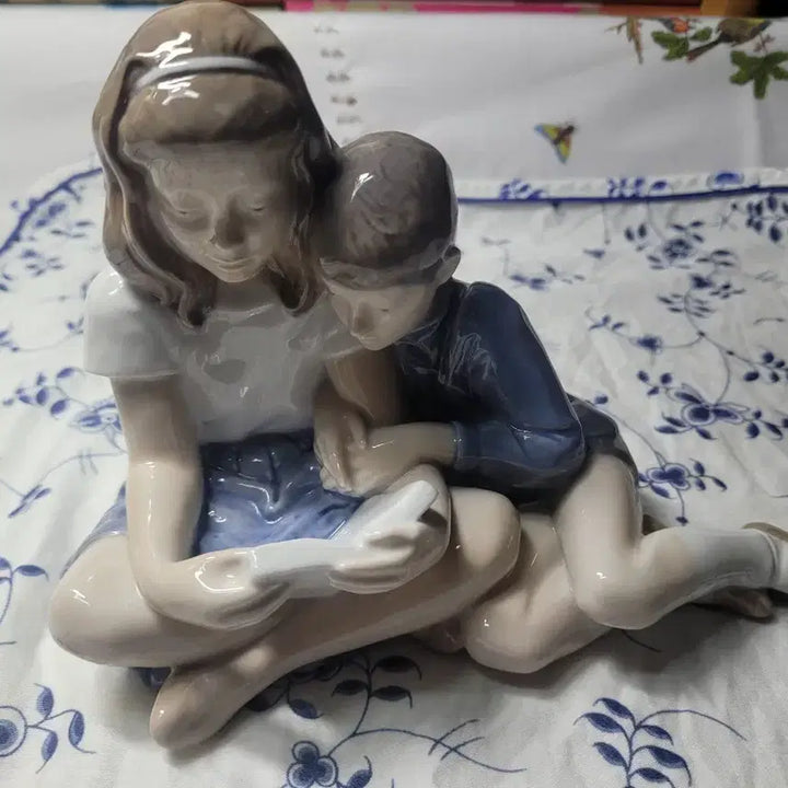 [BUNJANG] Royal Copenhagen Figurine Reading Siblings / 로얄코펜하겐 피겨린 책읽는 남매