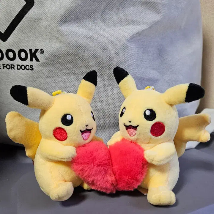 [BUNJANG] Pikachu Couple Heart Doll Magnet Keychain / 피카츄 커플 하트 인형 자석 마그넷 키링
