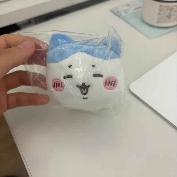 [BUNJANG] Chiikawa Hachiware Lying Plush / 치이카와 라잉 인형 하치와레