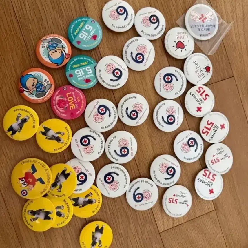 [BUNJANG] Red Cross Youth (RCY) Commemorative Badges Bundle / 대한적십자사 뱃지