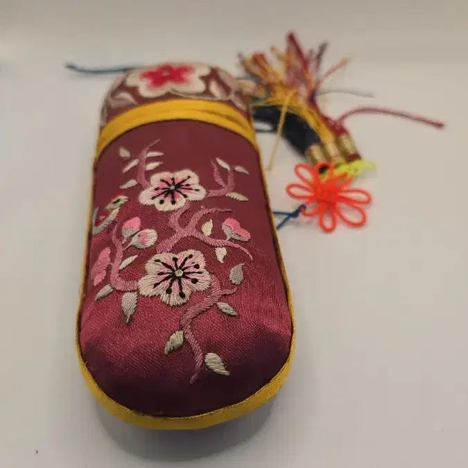 [BUNJANG] Korean Folk Art Embroidered Eyeglass Case Antique / 민속품 자수 안경집 골동품