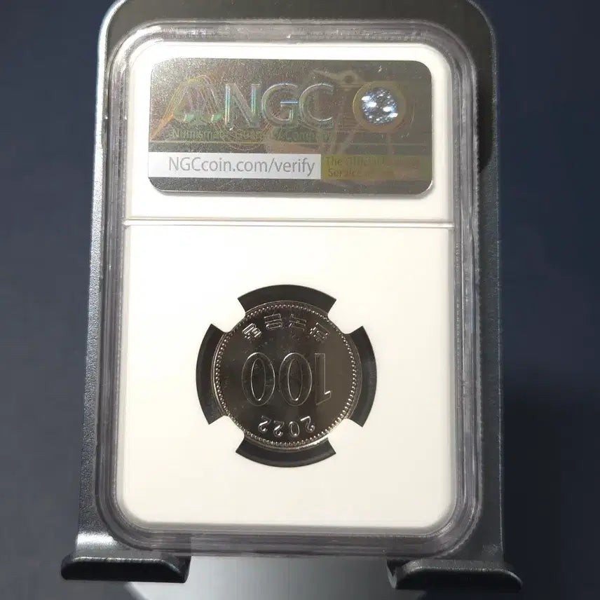 [BUNJANG] 2022 100 Won Coin, Graded 65, First Release, Uncirculated / 2022년100원 65등급 퍼스트릴리지 미사용 주화 희귀동전수집용
