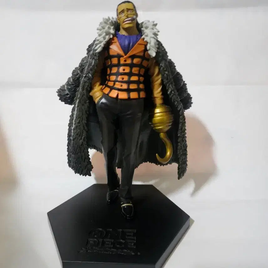 [BUNJANG] One Piece Crocodile DX Warlord Authentic Figure / 원피스 크로커다일 DX왕하칠무해 금고양이 정품 피규어
