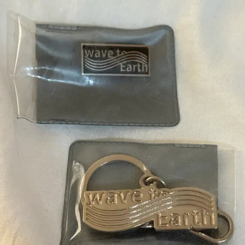 [BUNJANG] Wave To Us Bundle Set Keyring &amp; Badge / 웨이브투어스 키링 뱃지 일괄