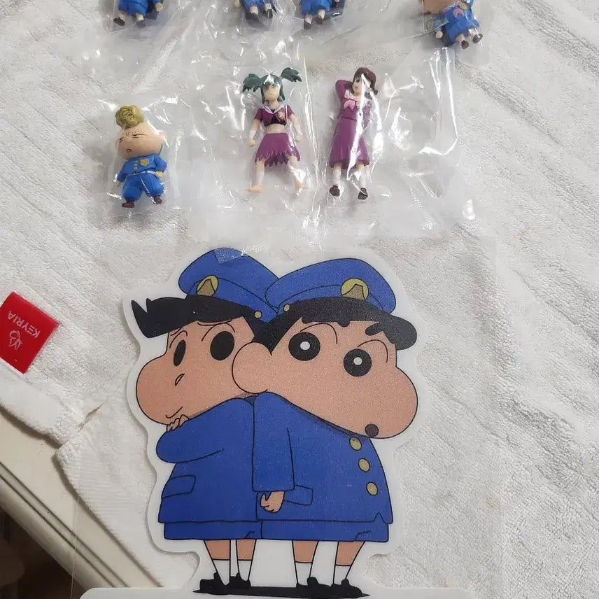 [BUNJANG] Crayon Shin-chan Ddengnip Kindergarten Character Figures &amp; Mousepad Set / 짱구 떡잎유치원 캐릭터 피규어와  마우스패드