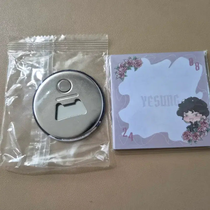 [BUNJANG] Super Junior Yesung Birthday Cafe Goods Bottle Opener &amp; Memo Pad Set / 슈퍼주니어 예성 생카 굿즈 - 병따개, 떡메모지