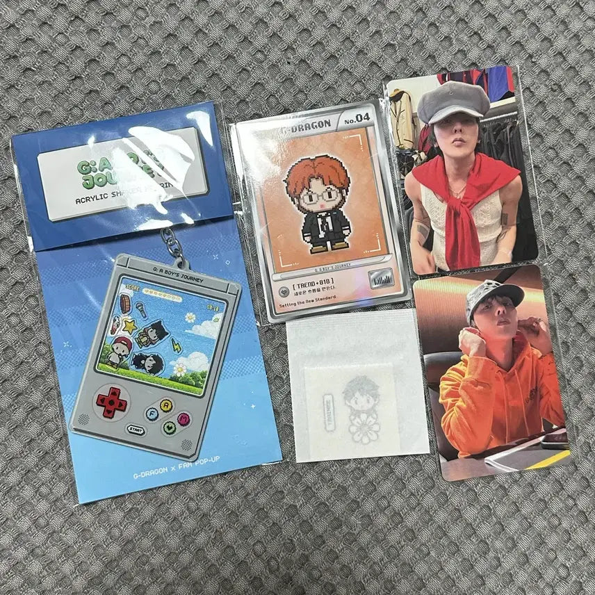 [BUNJANG] G-Dragon (GD) Fanpop Goods Bundle Set - Keychain and Photocard / 지디 GD 팸 팝업 굿즈 포카 키링 일괄 판매