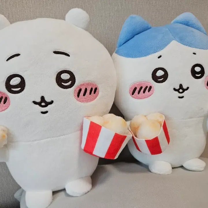 [BUNJANG] Chiikawa Holding Popcorn Plush / (미개봉 새상품) 먼작귀 치이카와 팝콘 들고있는 인형