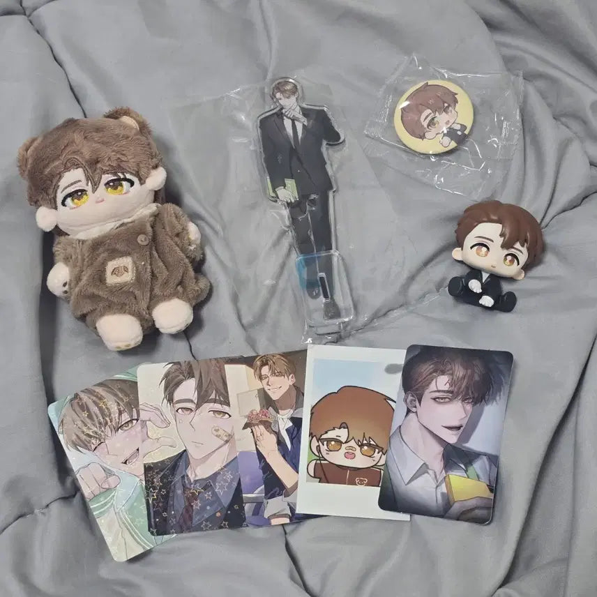 [BUNJANG] Gwedam Chulgeun Park Min-sung Can Badge, Photocard, Plush Doll, Merchandise Bundle Set / 괴담출근 박민성 캔뱃지 포카 솜인형 공굿 비공굿 일괄