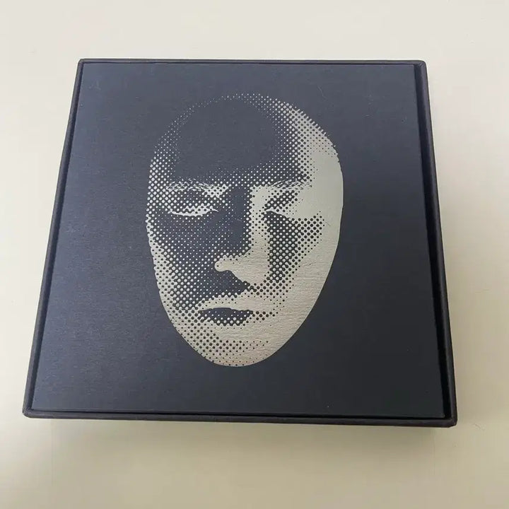 [BUNJANG] G-Dragon Shine a Light DVD / 지드래곤 샤인어라이트 2 DVD
