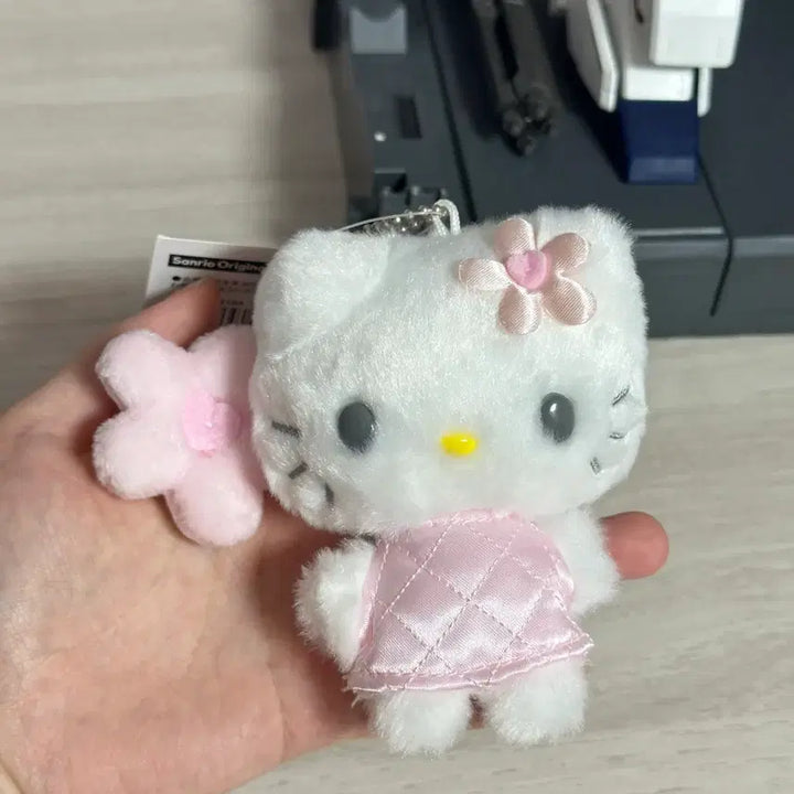 [BUNJANG] Sanrio Hello Kitty Miniature Quilt Doll Keyring Pink / 산리오 미니어처퀼트 헬로키티 인형키링 핑크