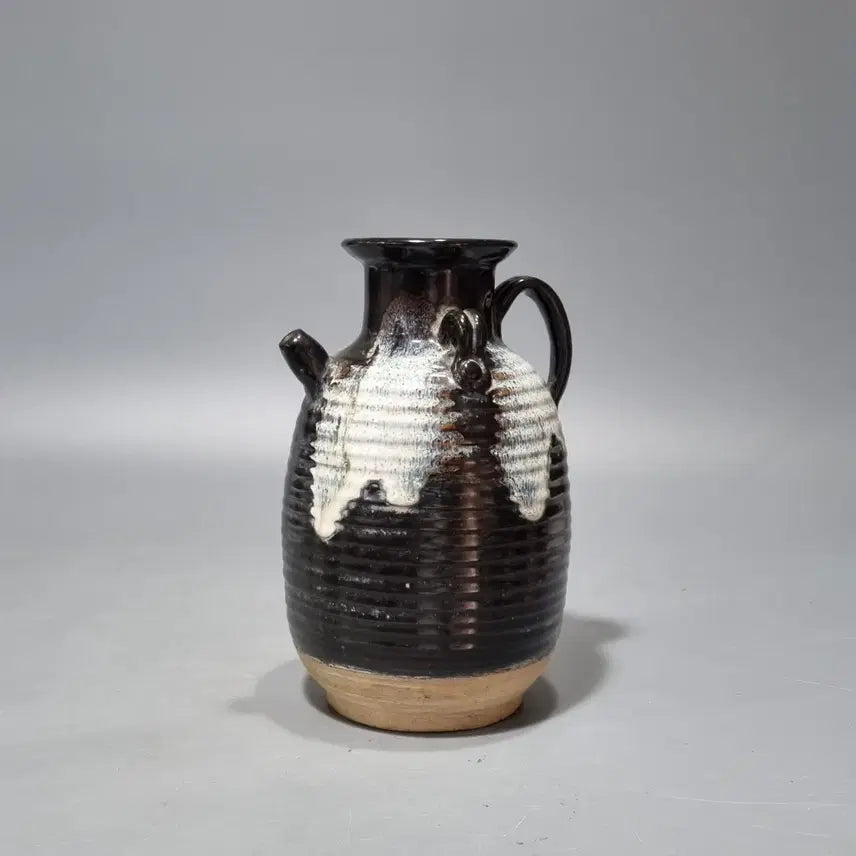 [BUNJANG] Tang Dynasty Style Black Glazed Celadon Floral Decorated Pitcher / 당대 흑유 화반 집호