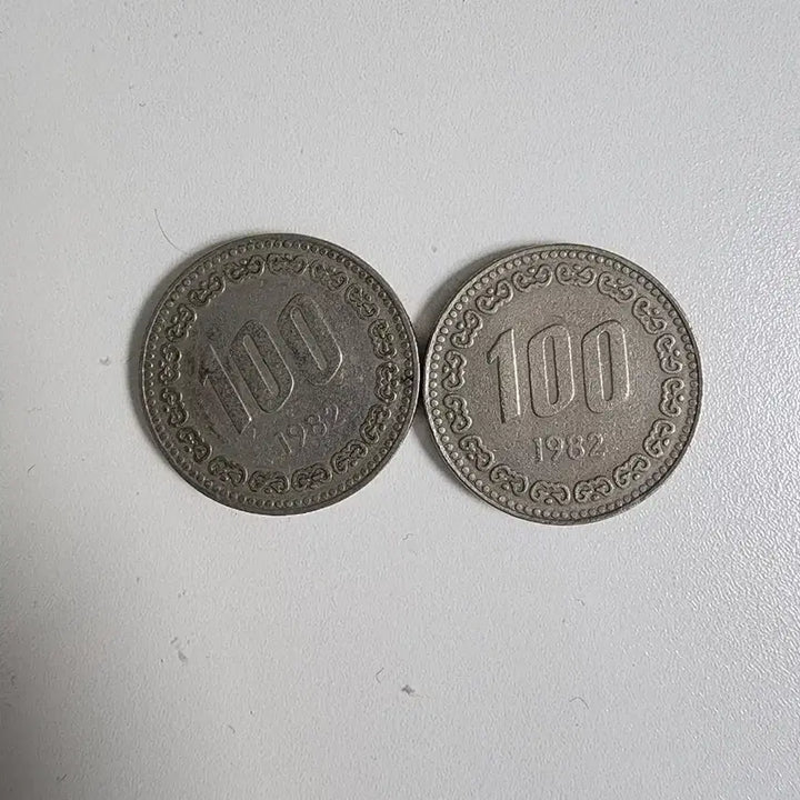 [BUNJANG] 1982 South Korean 100 Won Coin (2 Coins) / 1982년 100원짜리 동전 2개