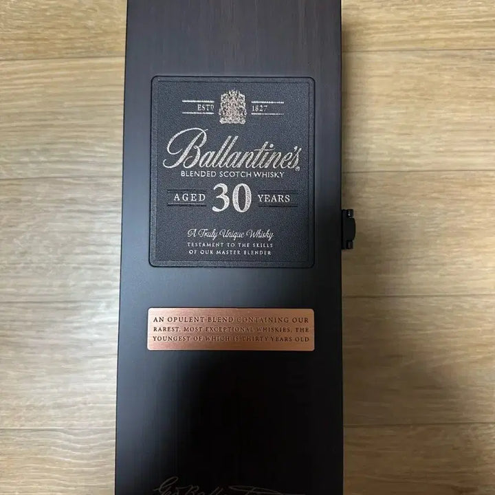 [BUNJANG] Valentino 30 Year Wood Case / 발렌타인30년 우드케이스포함