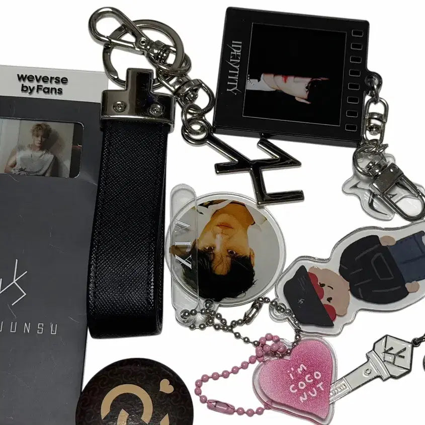 [BUNJANG] XIA Kim Junsu Keychain &amp; Merchandise Bundle Set / XIA 김준수 키링+굿즈 일괄