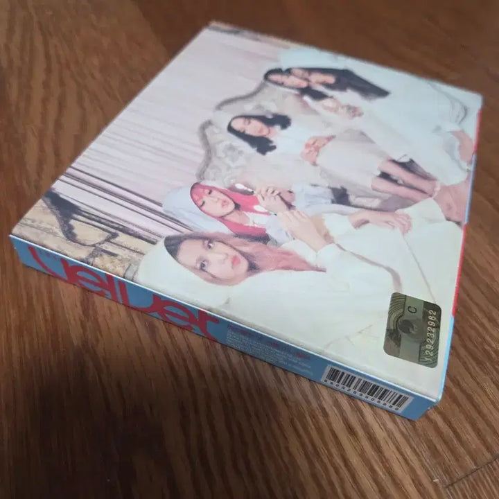 [BUNJANG] Red Velvet The Velvet Mini Album Vol. 2 with Yeri Photocard / 레드벨벳 미니 2집 The Velvet 앨범 (예리 포토카트 포함)