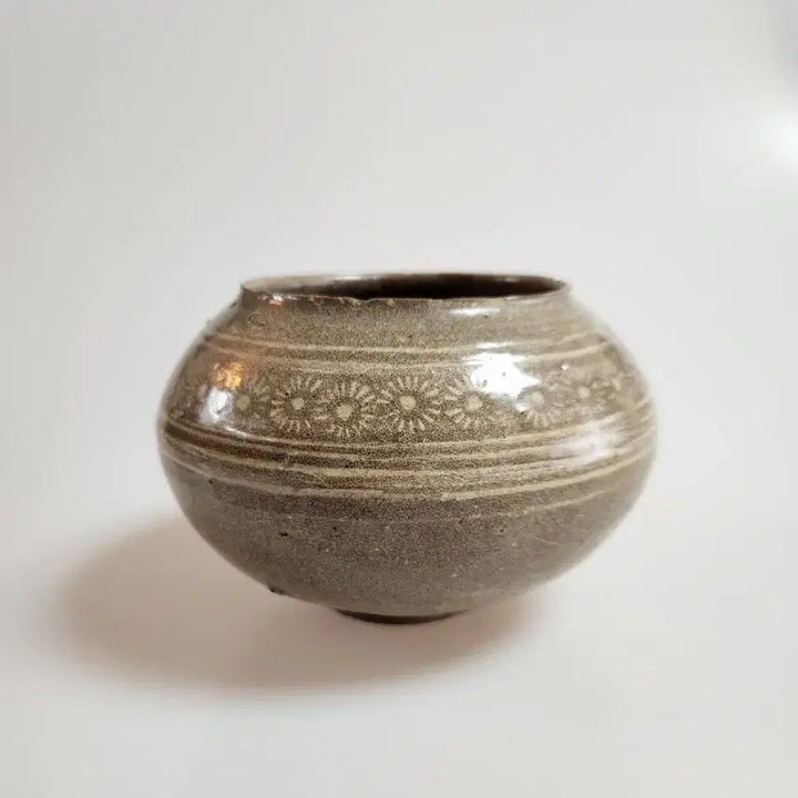 [BUNJANG] 15th Century Joseon Dynasty Celadon Chrysanthemum Vase / 골동품 조선시대 15세기 분청사기 국화문호