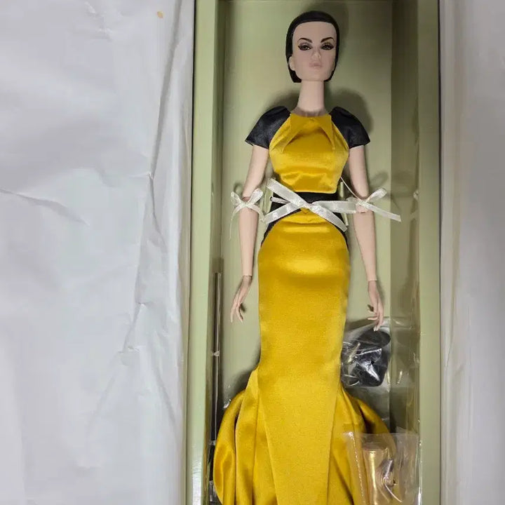 [BUNJANG] Integrity Toys Fashion Royalty Elsa Lin 16-Inch Tonner Doll (Sealed) / 패션로얄티 엘사 린 16인치 토너돌 미개봉 새상품 포피파커 실크스톤 피규어 바비인형 미지돌