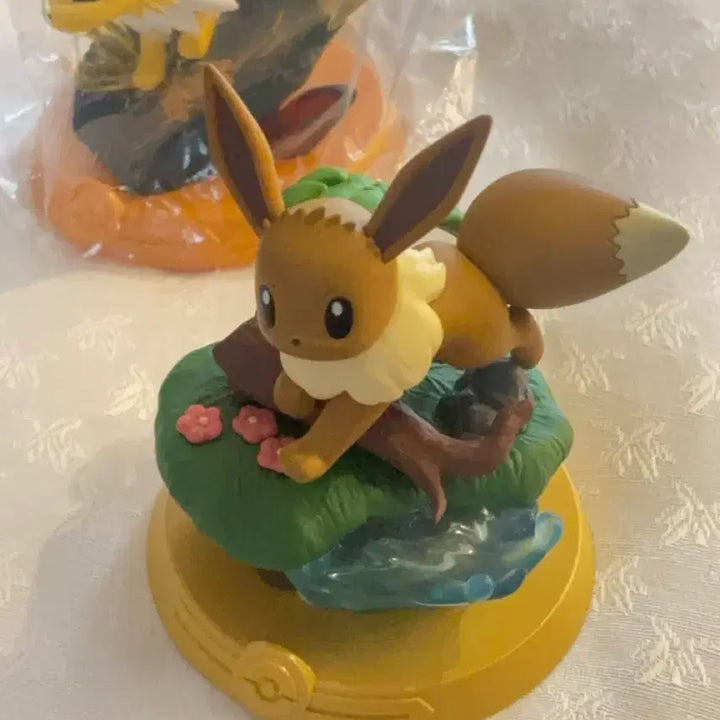 [BUNJANG] Funism Eevee &amp; Jolteon Figure Set / (세트) 이브이 쥬피썬더 세트 이브이즈 피규어 퍼니즘 Funism