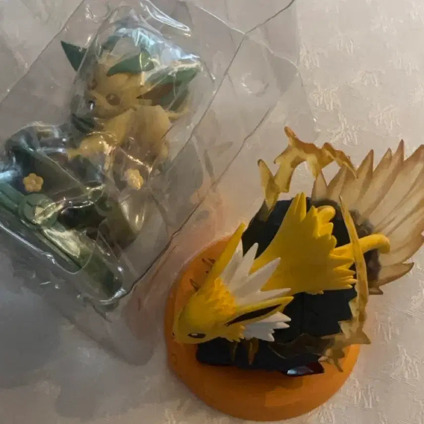 [BUNJANG] Funism Eevee &amp; Jolteon Figure Set / (세트) 이브이 쥬피썬더 세트 이브이즈 피규어 퍼니즘 Funism