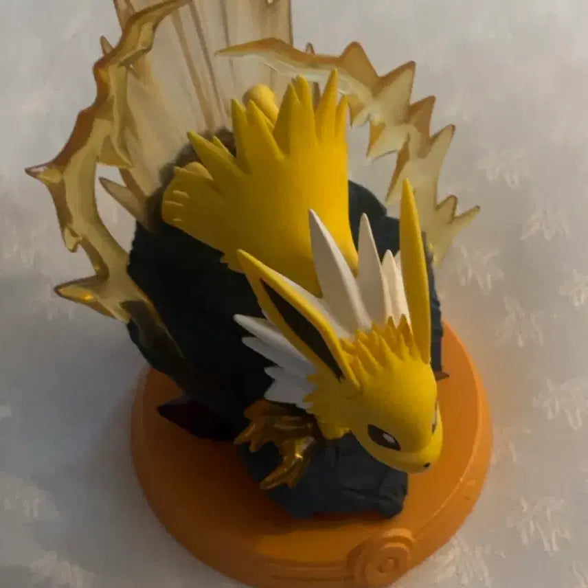 [BUNJANG] Funism Eevee &amp; Jolteon Figure Set / (세트) 이브이 쥬피썬더 세트 이브이즈 피규어 퍼니즘 Funism