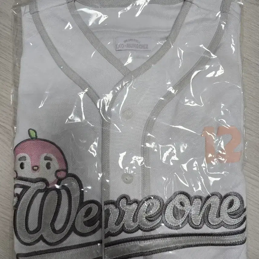 [BUNJANG] EXO D.O. Kyungsoo Pink Penguin Uniform / 디오 도경수 핑귀니 유니폼