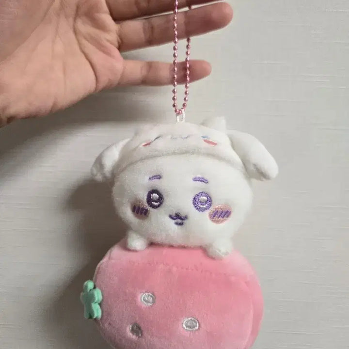 [BUNJANG] Miniso x Sanrio x Monjakkwi Strawberry Car Plush Keychain / 미니소 산리오X먼작귀 콜라보 딸기차 인형 키링