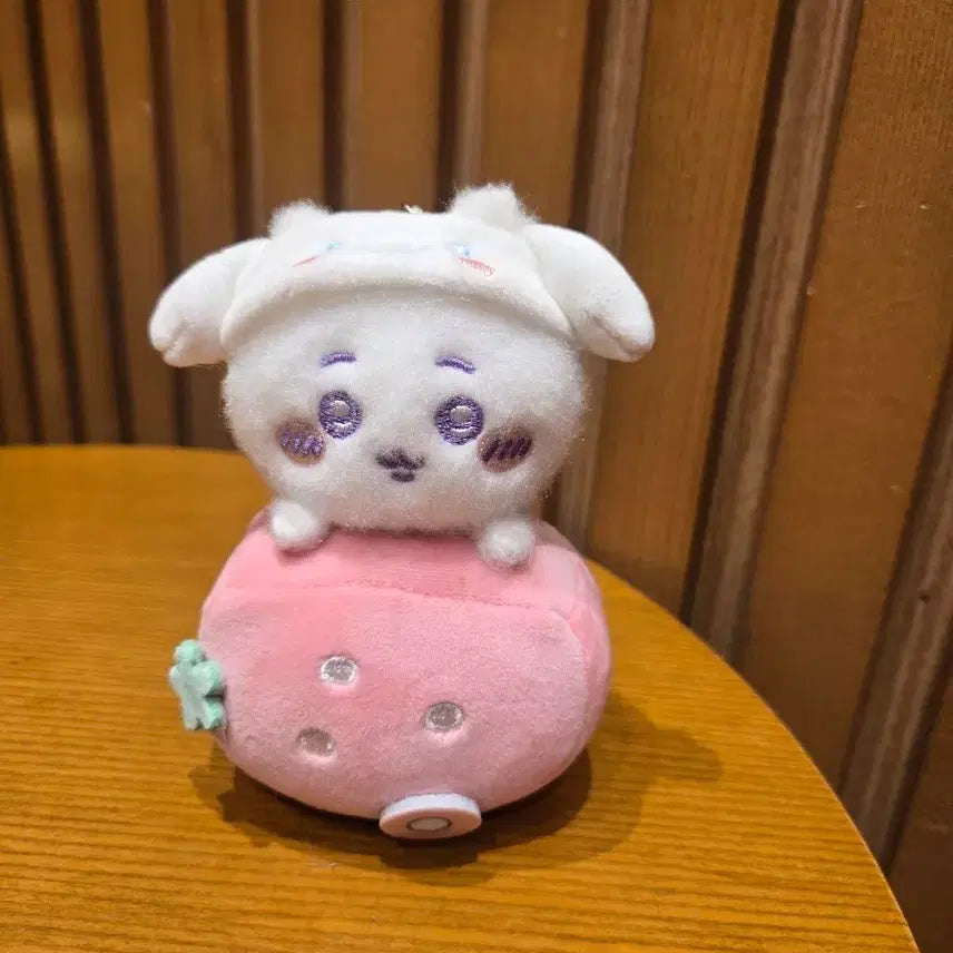 [BUNJANG] Miniso x Sanrio x Monjakkwi Strawberry Car Plush Keychain / 미니소 산리오X먼작귀 콜라보 딸기차 인형 키링