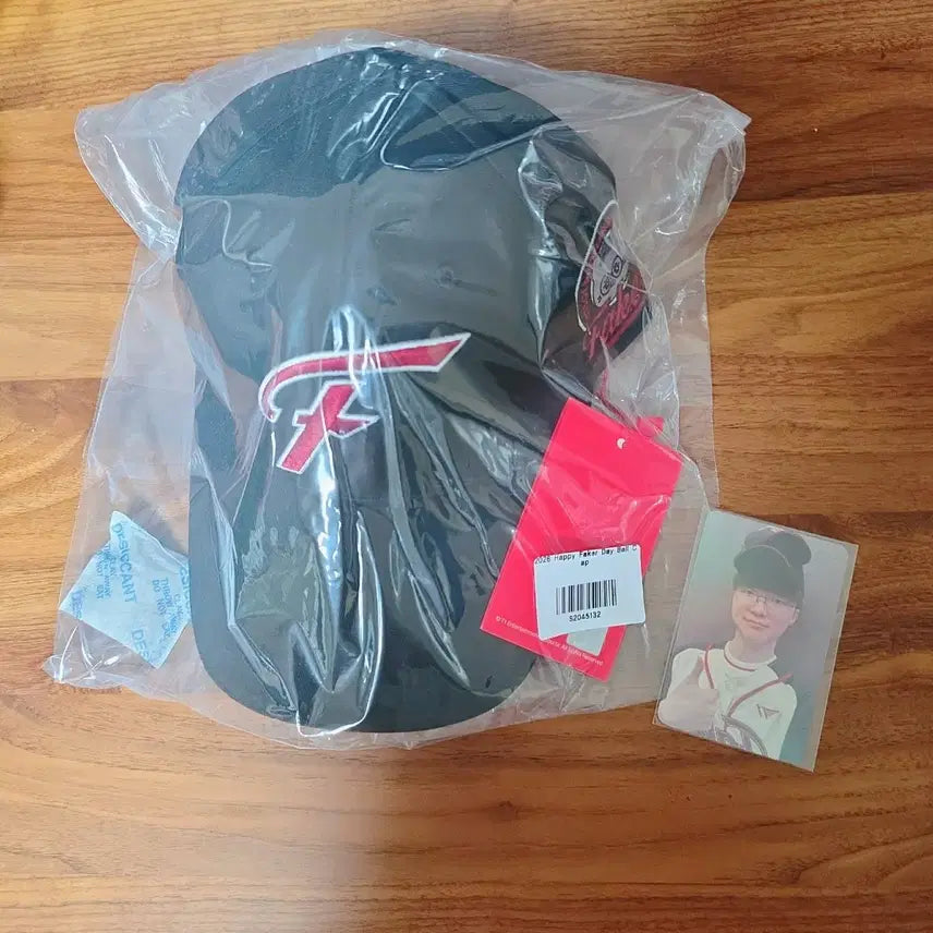 [BUNJANG] T1 Faker Birthday Baseball Cap (Photocard Included) / T1 티원 페이커 생일 야구 모자 (포토 카드 포함) / Faker