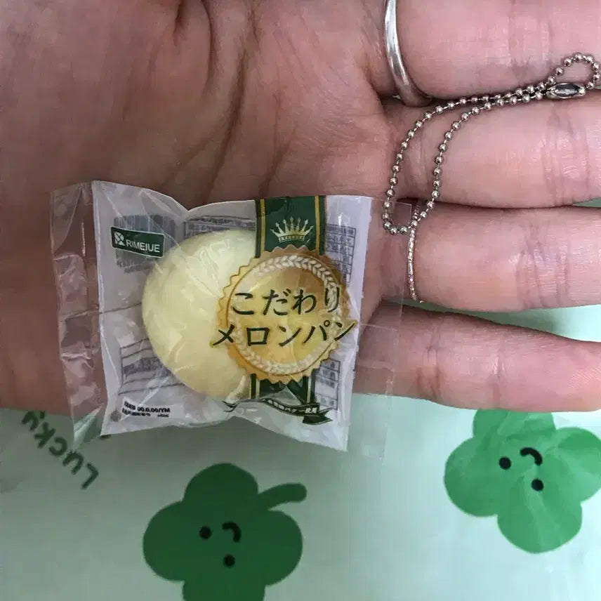 [BUNJANG] Squishy Melon Bread Gacha Keychain / 말랑말랑 메론빵 갸챠