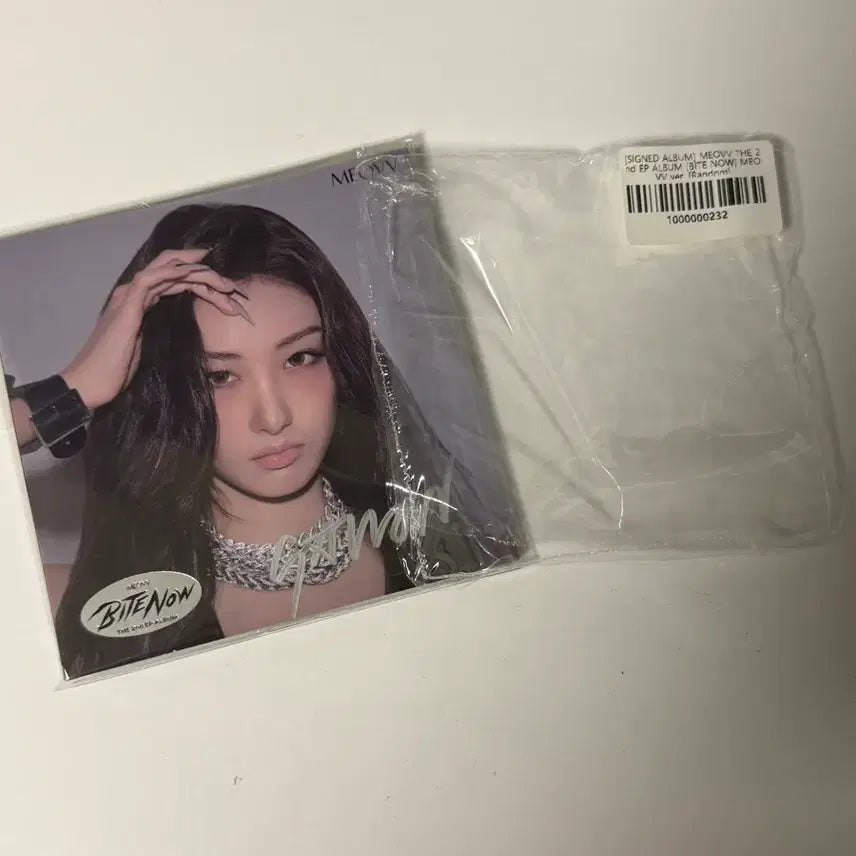 [BUNJANG] Miyau Gaeon The Black Signed Album Personal Version / 미야오 가원 더블랙 싸인 앨범 개인반 meovv